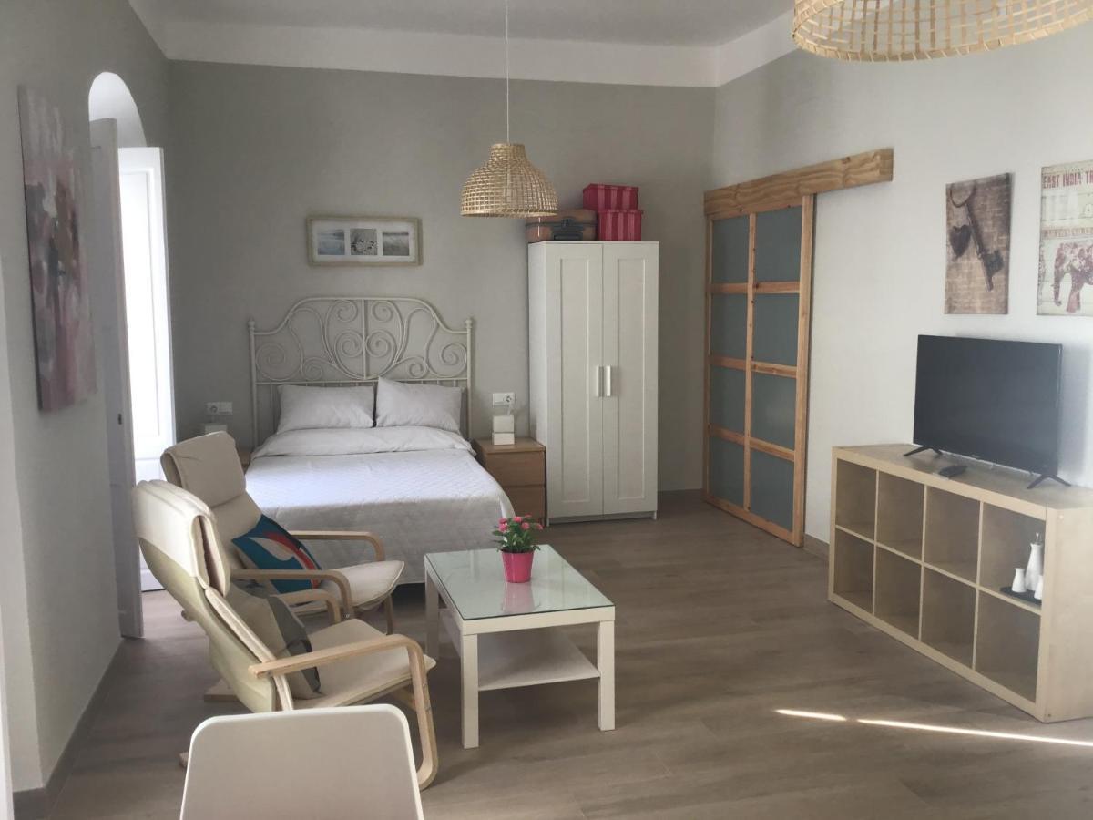 Apartamentos Turisticos Casa De Los Balcones Чипиона Экстерьер фото