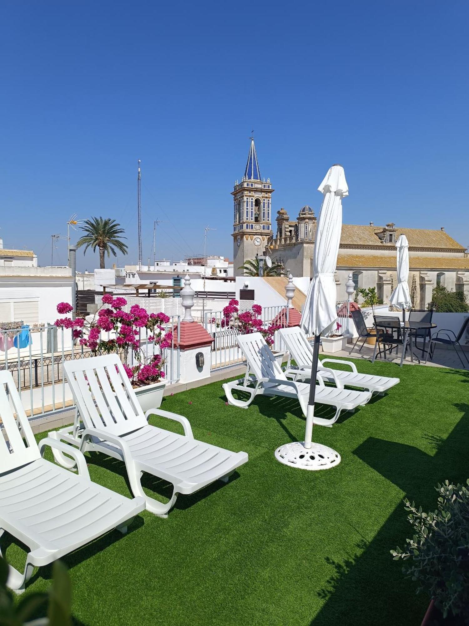 Apartamentos Turisticos Casa De Los Balcones Чипиона Экстерьер фото